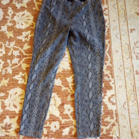 Lysse Snake Print Leggings - Picture 5 of 9